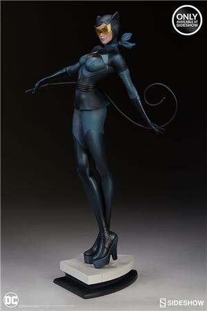 sideshow-catwoman-stanley-artgerm-lau-art-ex-statue