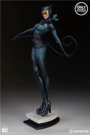 sideshow-catwoman-stanley-artgerm-lau-art-ex-statue