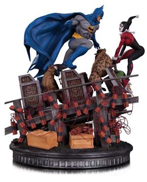 BATMAN VS HARLEY QUINN BATTLE STATUE