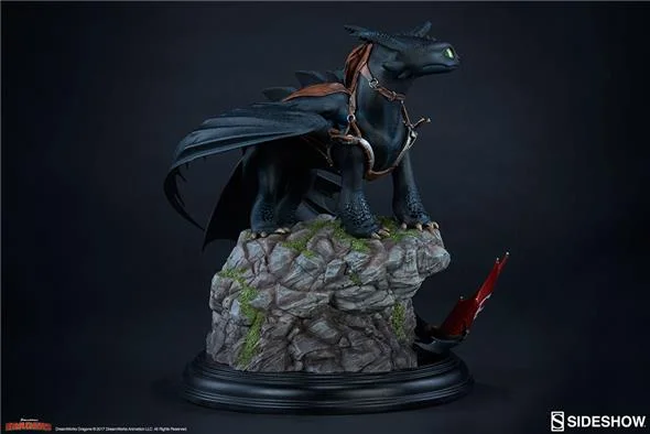 HOW TO TRAIN YOUR DRAGON - TOOTHLESS STATUE