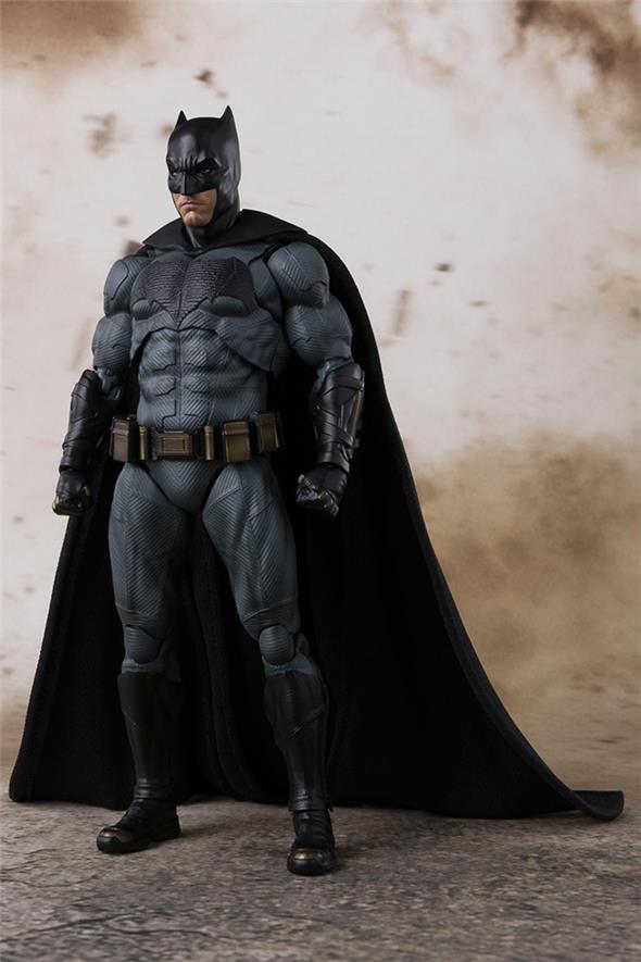 S.H. FIGUARTS - JUSTICE LEAGUE BATMAN