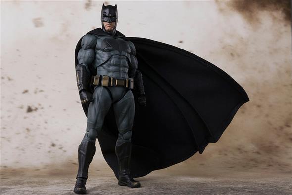 S.H. FIGUARTS - JUSTICE LEAGUE BATMAN