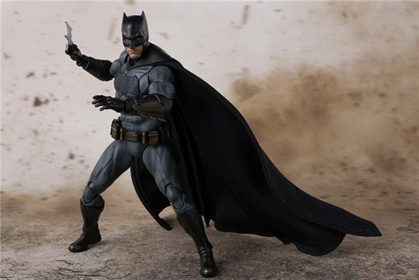 S.H. FIGUARTS - JUSTICE LEAGUE BATMAN