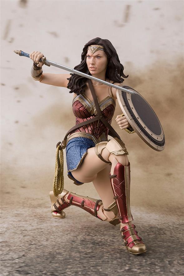 S.H. FIGUARTS - JUSTICE LEAGUE WONDER WOMAN