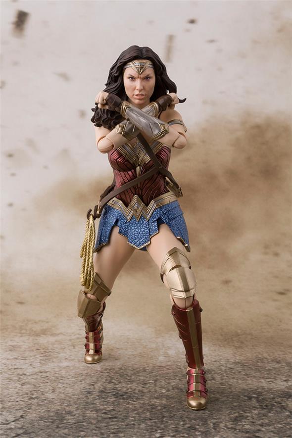 S.H. FIGUARTS - JUSTICE LEAGUE WONDER WOMAN