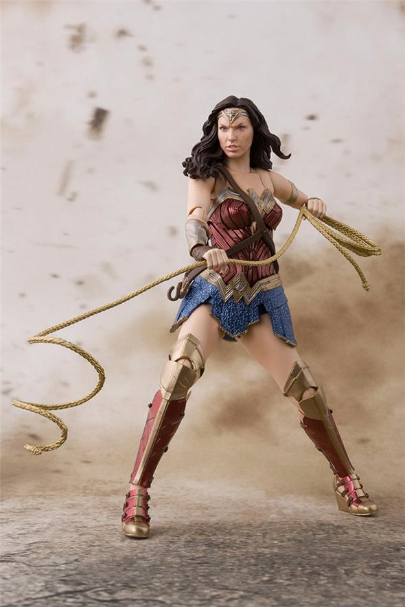 S.H. FIGUARTS - JUSTICE LEAGUE WONDER WOMAN