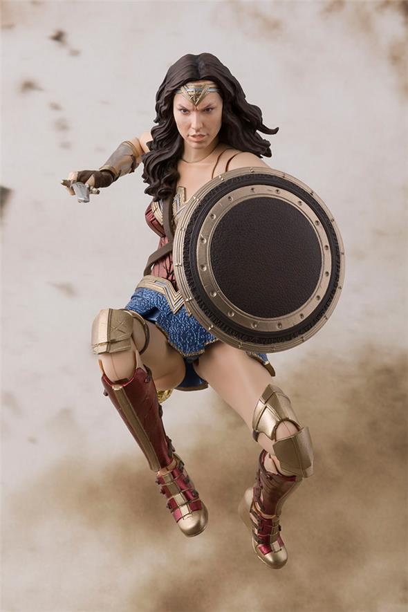 S.H. FIGUARTS - JUSTICE LEAGUE WONDER WOMAN