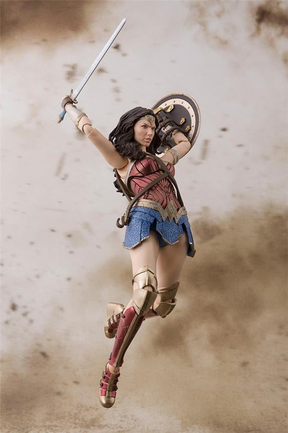 S.H. FIGUARTS - JUSTICE LEAGUE WONDER WOMAN