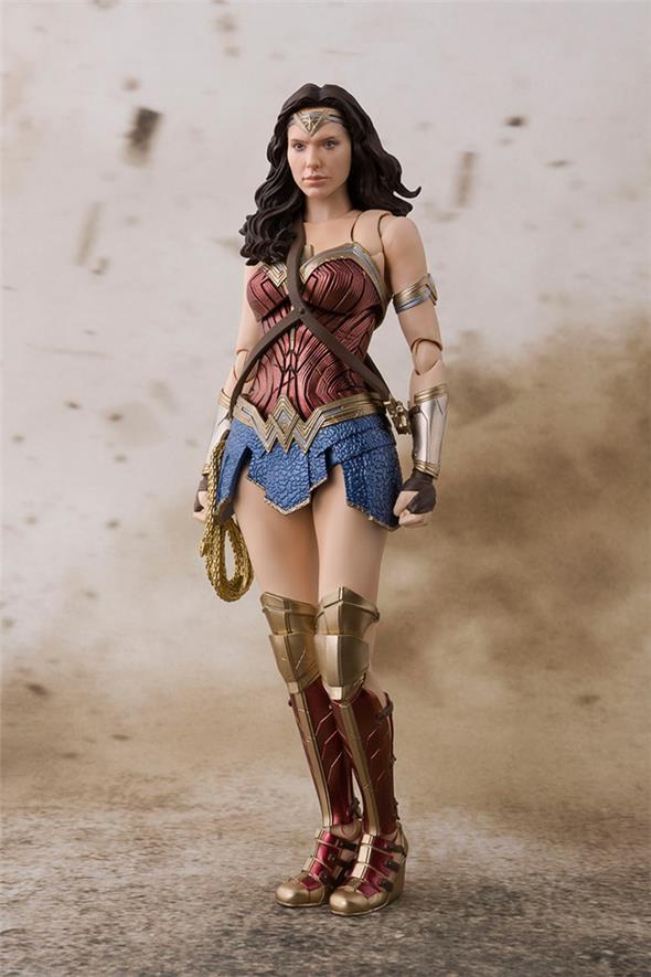S.H. FIGUARTS - JUSTICE LEAGUE WONDER WOMAN