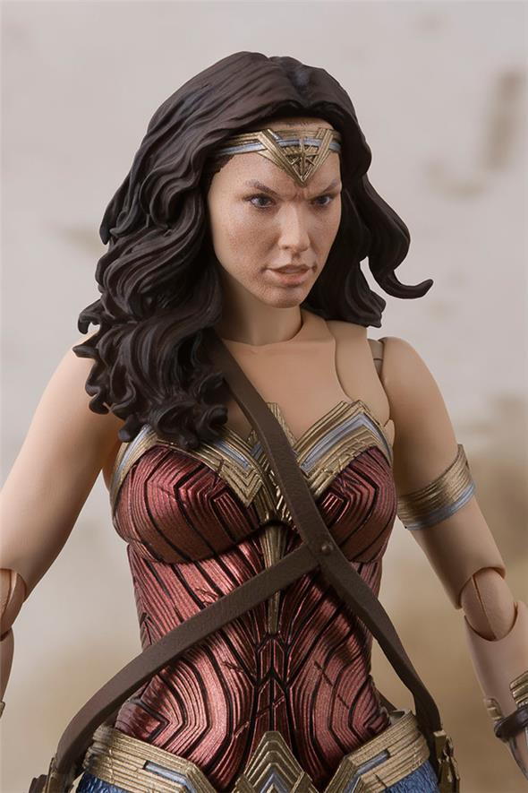 S.H. FIGUARTS - JUSTICE LEAGUE WONDER WOMAN
