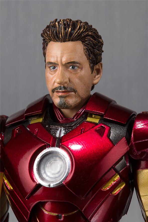 S.H.FIGUARTS - IRON MAN MARK 4 + HALL OF ARMOR SET