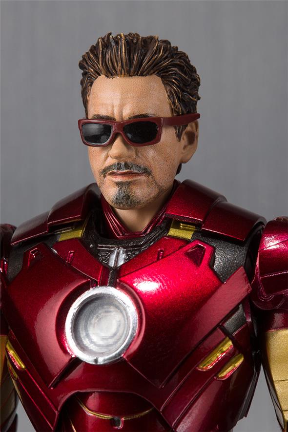 S.H.FIGUARTS - IRON MAN MARK 4 + HALL OF ARMOR SET