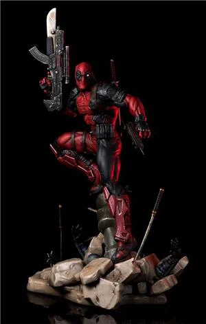 semic-marvel-deadpool-statue