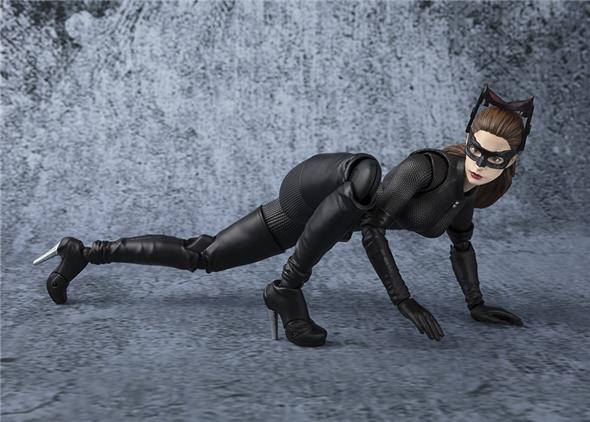 S.H. FIGUARTS - THE DARK KNIGHT CATWOMAN