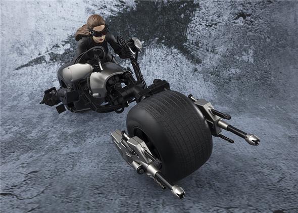 S.H. FIGUARTS - THE DARK KNIGHT CATWOMAN