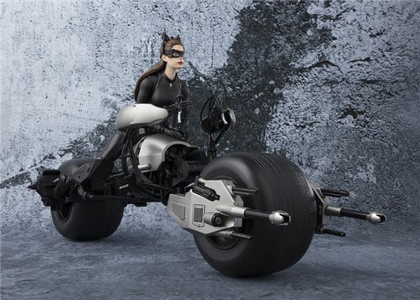 S.H. FIGUARTS - THE DARK KNIGHT CATWOMAN