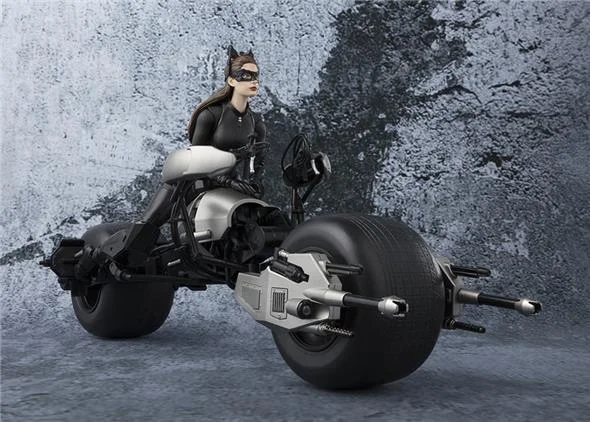 S.H. FIGUARTS - THE DARK KNIGHT CATWOMAN
