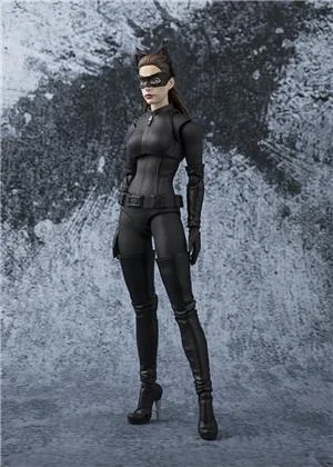 bandai-sh-figuarts-the-dark-knight-catwoman