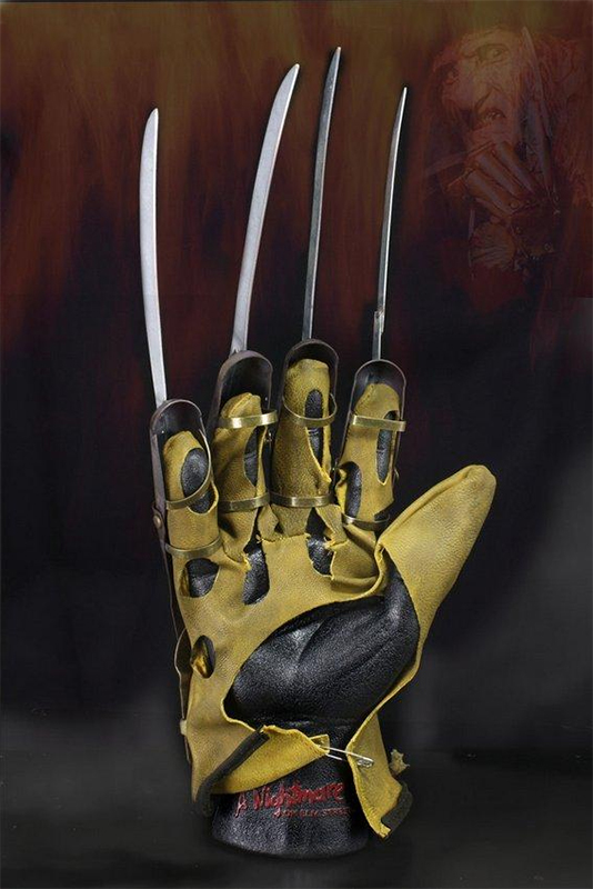 NECA - NIGHTMARE FREDDY GLOVE REPLICA (1984)
