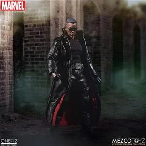 mezco-one12-collective-blade-cloth