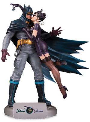 dc-direct-comics-bombshells-batman-and-catwoman