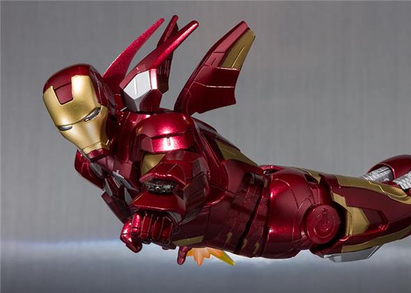 S.H.FIGUARTS - IRON MAN MARK VII + HALL OF ARMOR SET