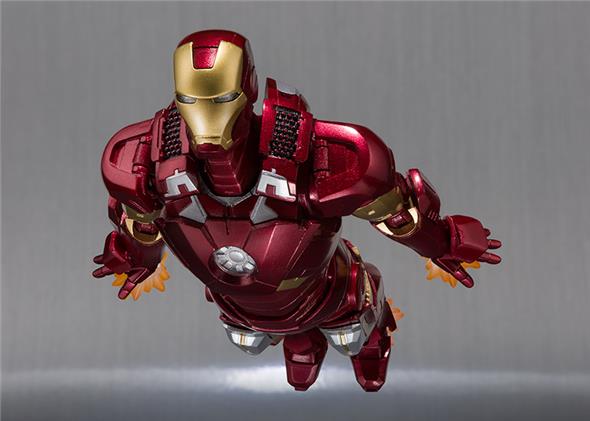 S.H.FIGUARTS - IRON MAN MARK VII + HALL OF ARMOR SET