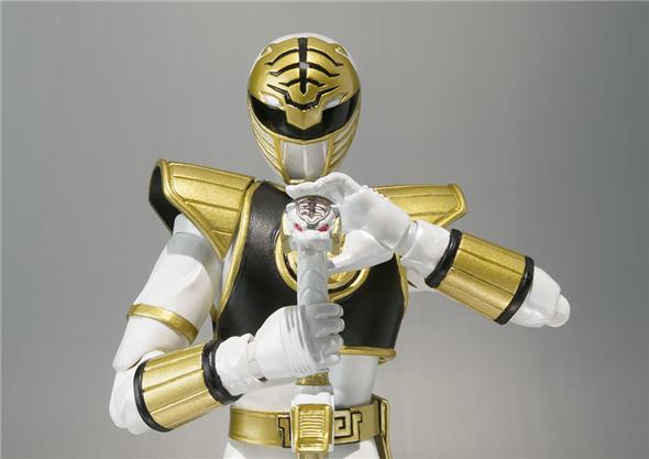 S.H. FIGUARTS - POWER RANGERS WHITE RANGER