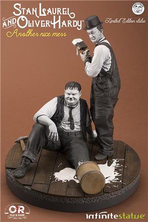 LAUREL & HARDY NICE MESS OLD & RARE STATUE