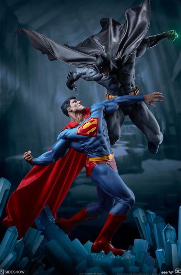 DC COMICS: BATMAN VS SUPERMAN DIORAMA