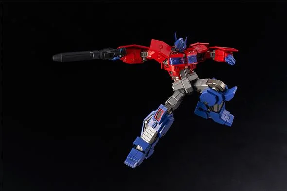 TRANSFORMERS OPTIMUS PRIME IDW MODEL KIT