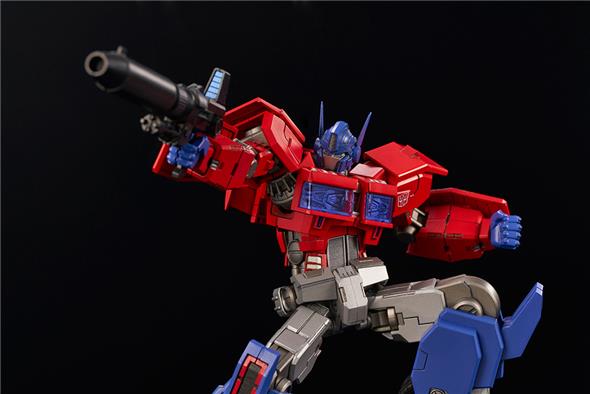 TRANSFORMERS OPTIMUS PRIME IDW MODEL KIT