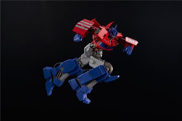 TRANSFORMERS OPTIMUS PRIME IDW MODEL KIT