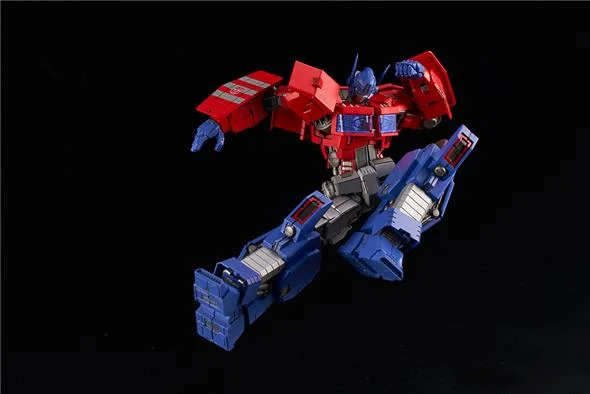 TRANSFORMERS OPTIMUS PRIME IDW MODEL KIT
