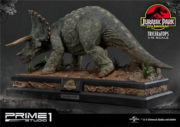 JURASSIC PARK TRICERATOPS STATUE