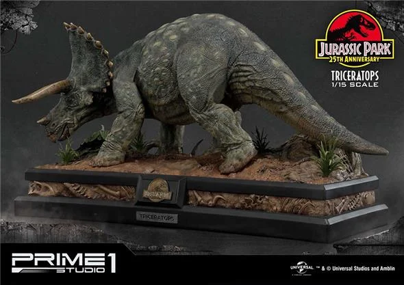 JURASSIC PARK TRICERATOPS STATUE