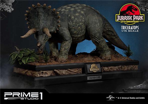 JURASSIC PARK TRICERATOPS STATUE