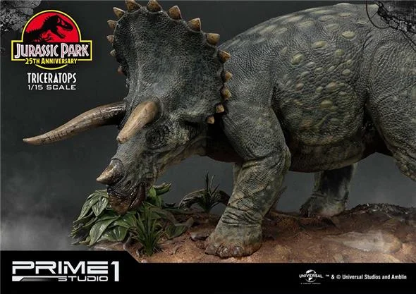 JURASSIC PARK TRICERATOPS STATUE