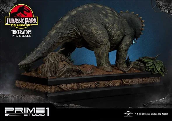 JURASSIC PARK TRICERATOPS STATUE