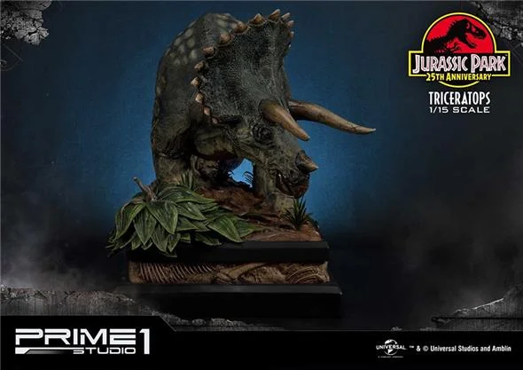 JURASSIC PARK TRICERATOPS STATUE