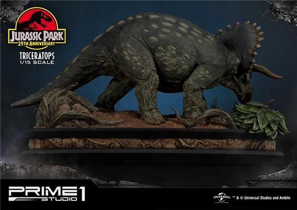 JURASSIC PARK TRICERATOPS STATUE