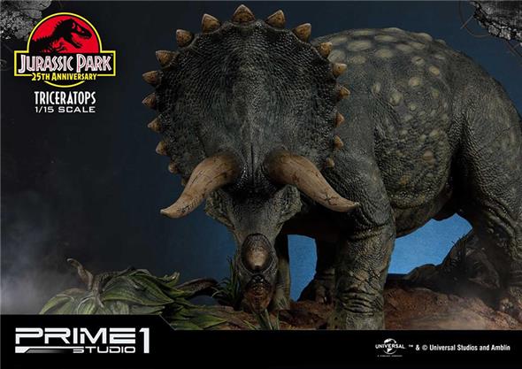 JURASSIC PARK TRICERATOPS STATUE