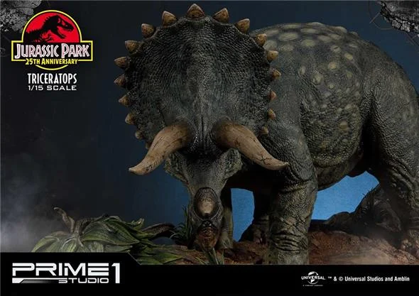 JURASSIC PARK TRICERATOPS STATUE