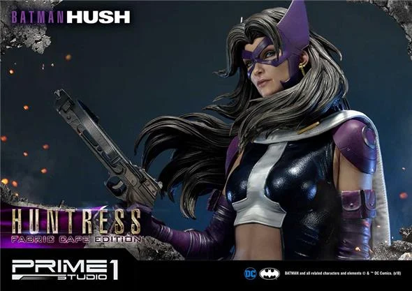 BATMAN HUSH HUNTRESS FABRIC CAPE STATUE