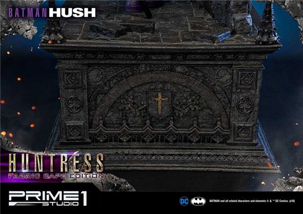 BATMAN HUSH HUNTRESS FABRIC CAPE STATUE