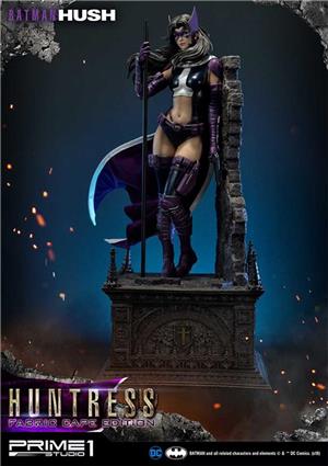 BATMAN HUSH HUNTRESS FABRIC CAPE STATUE