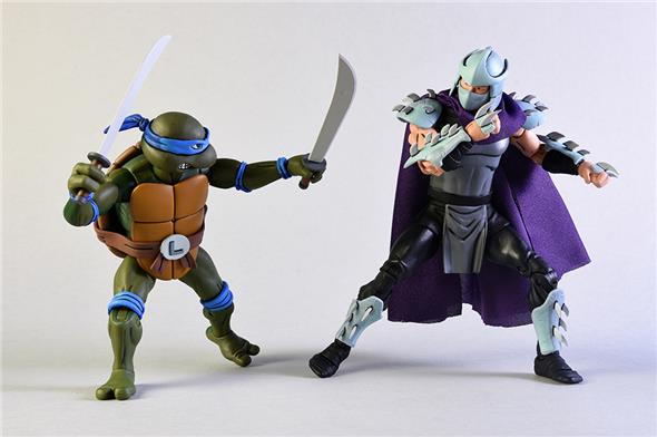 NECA - TMNT CARTOON LEONARDO VS SHREDDER 2PK