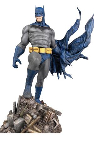 diamond-gallery-batman-defiant-statue