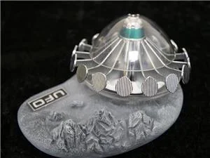 sixteen12-ufo-saucer-lunar-surfacer-diecast