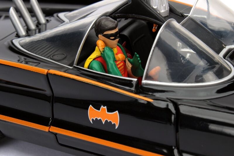 1/24 BATMOBILE - BATMAN TV SERIES 1966